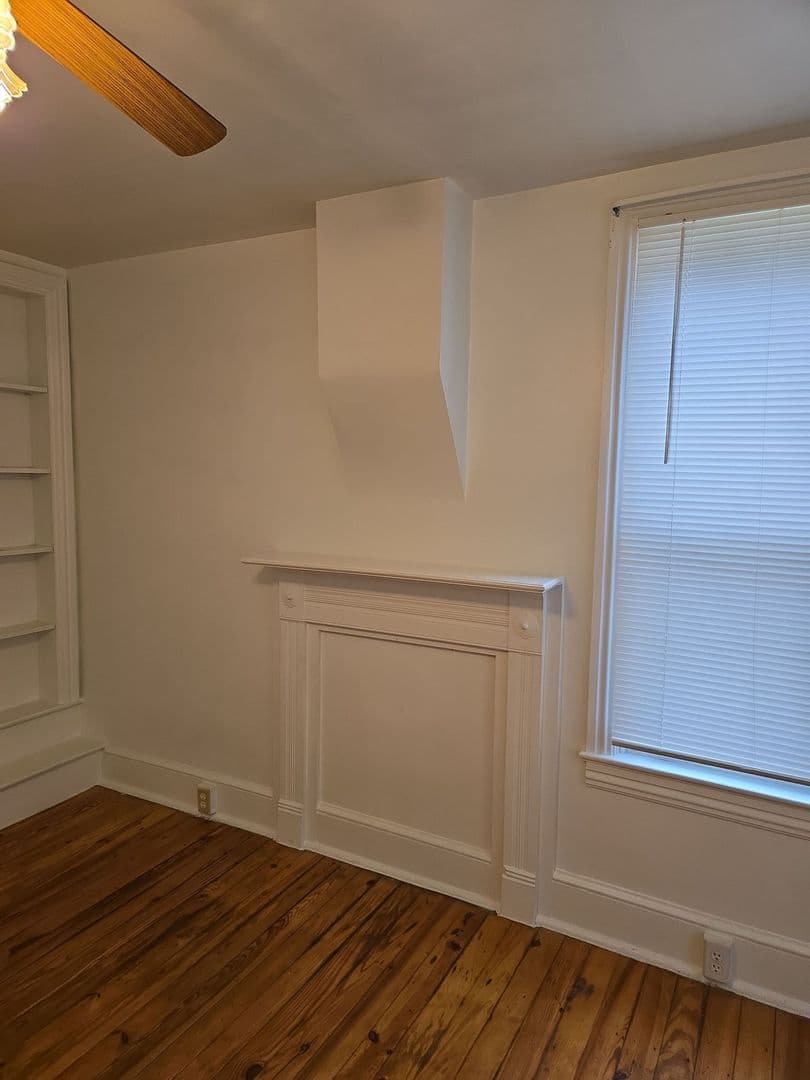 Chambersburg Apartment: 552 E King St