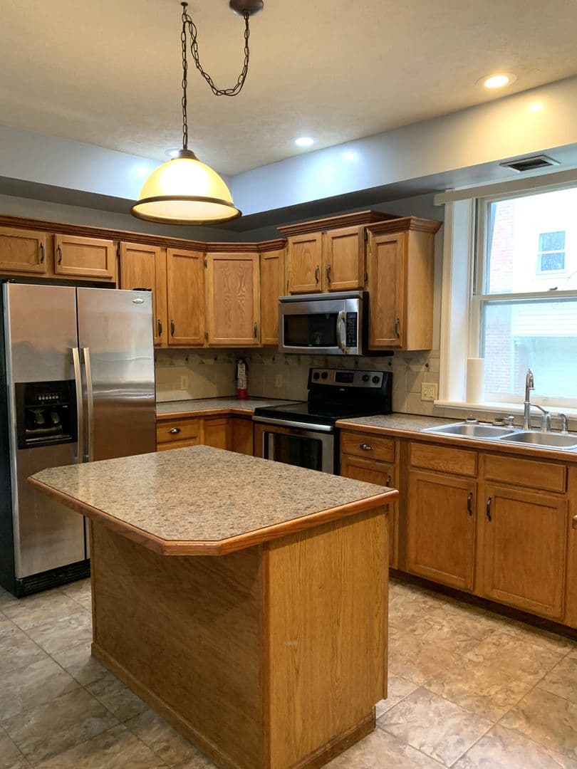 Shippensburg House: 218 N Prince St