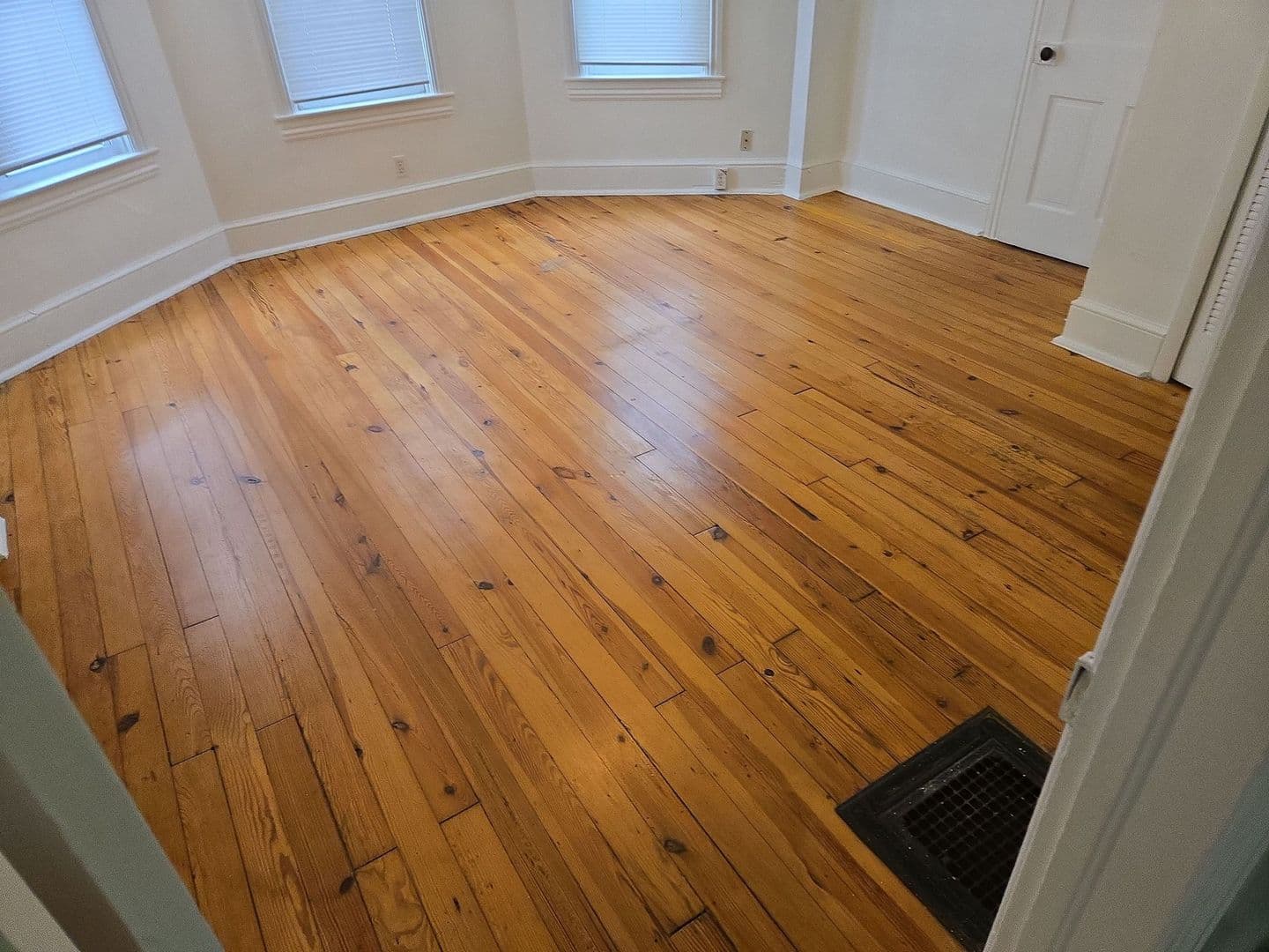 Chambersburg Apartment: 552 E King St