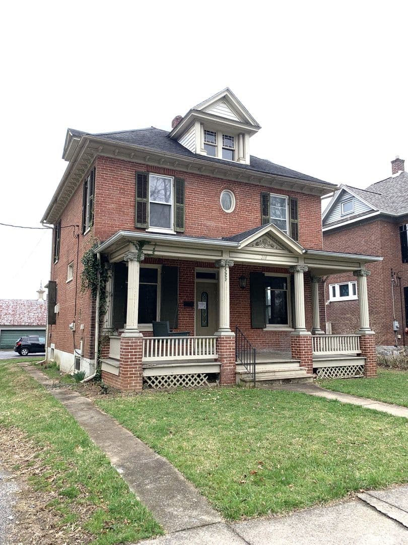 Shippensburg House: 218 N Prince St
