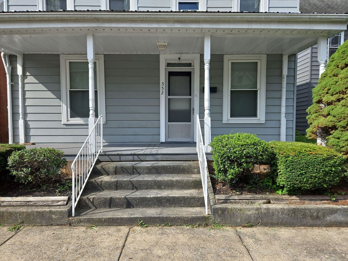 Chambersburg Apartment: 552 E King St