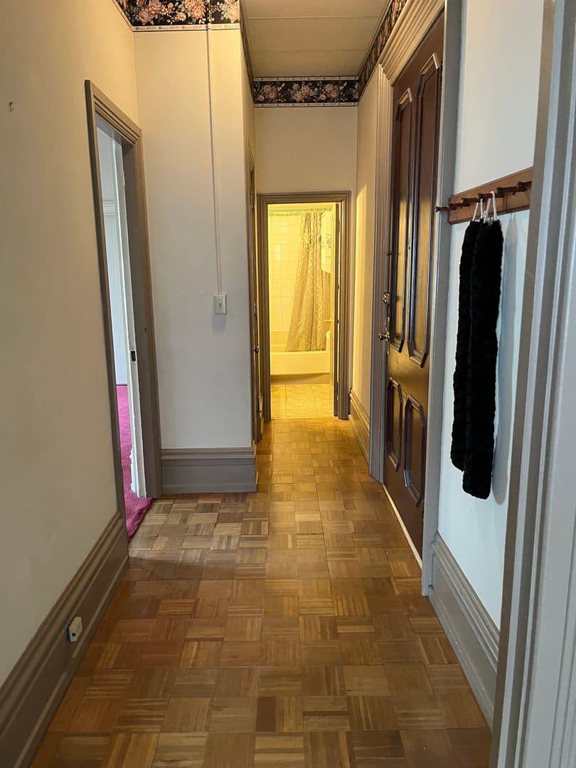 Chambersburg Apartment: 127 Lincoln Way W