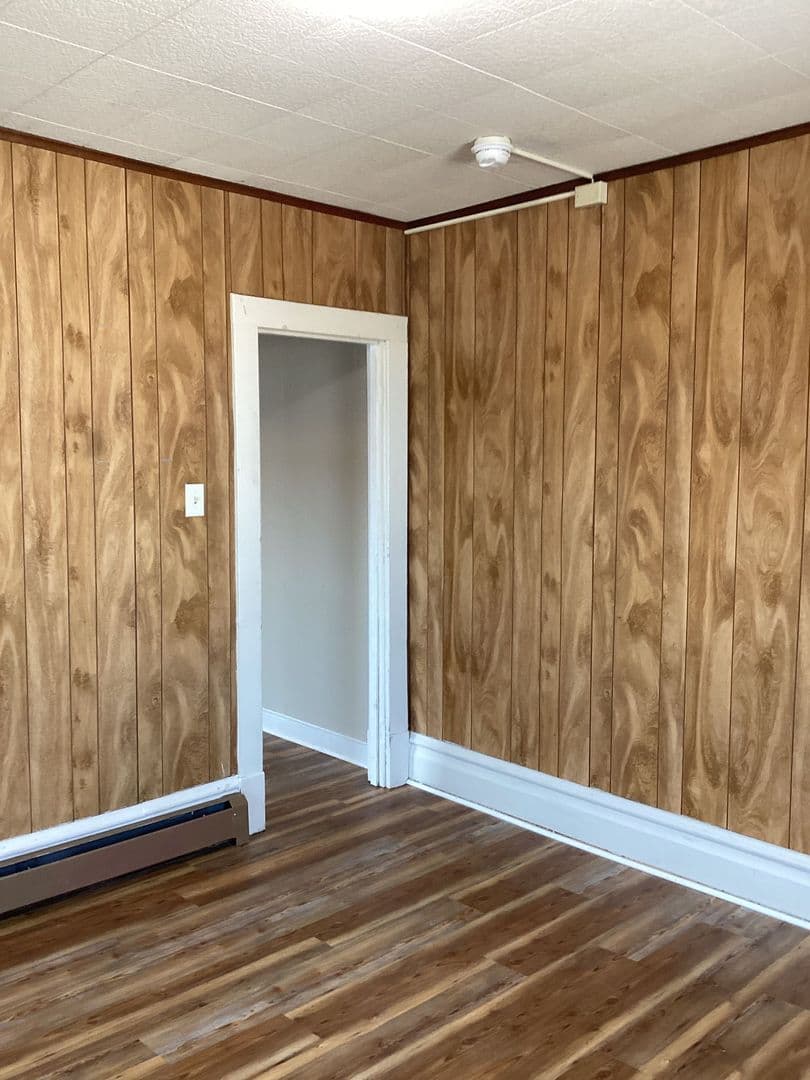 Shippensburg Apartment: 31 W King St