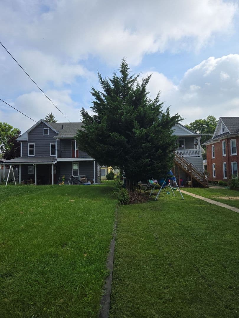 Chambersburg Apartment: 552 E King St