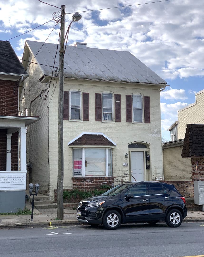 Shippensburg Apartment: 212 E King St