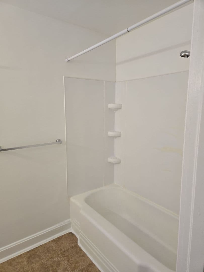 Chambersburg Apartment: 552 E King St