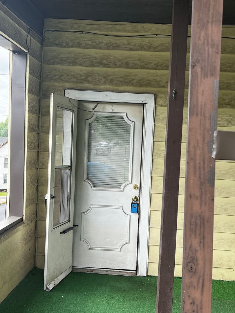 Conemaugh Apartment: 246 1st St