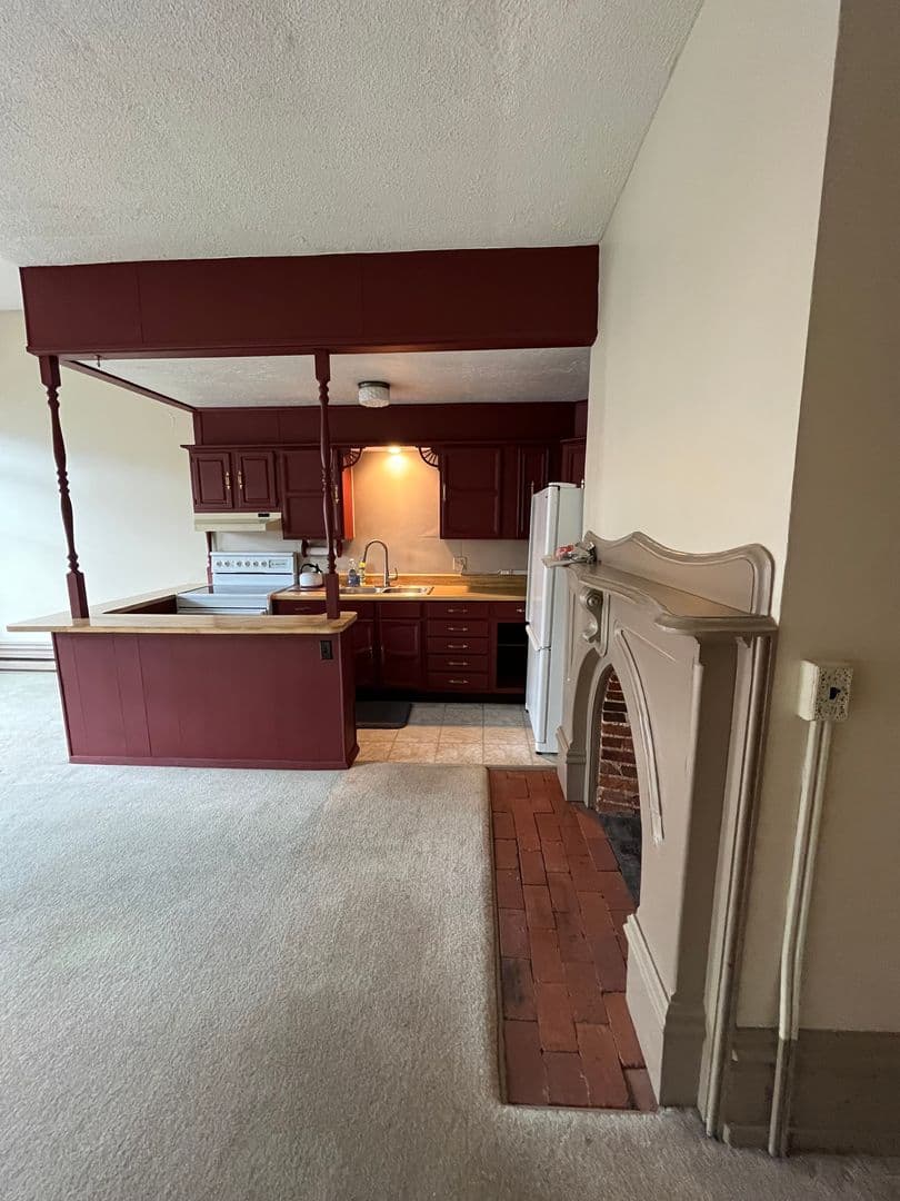 Chambersburg Apartment: 127 Lincoln Way W