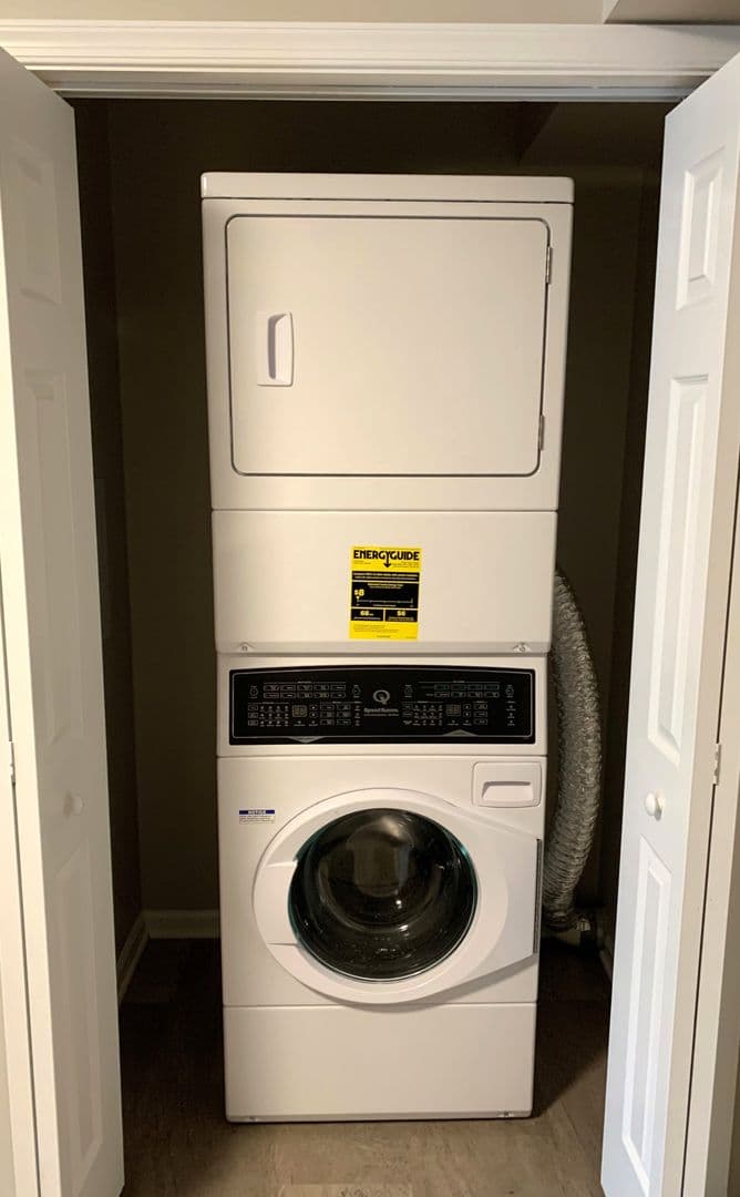 Chambersburg Apartment: 253 College Ave