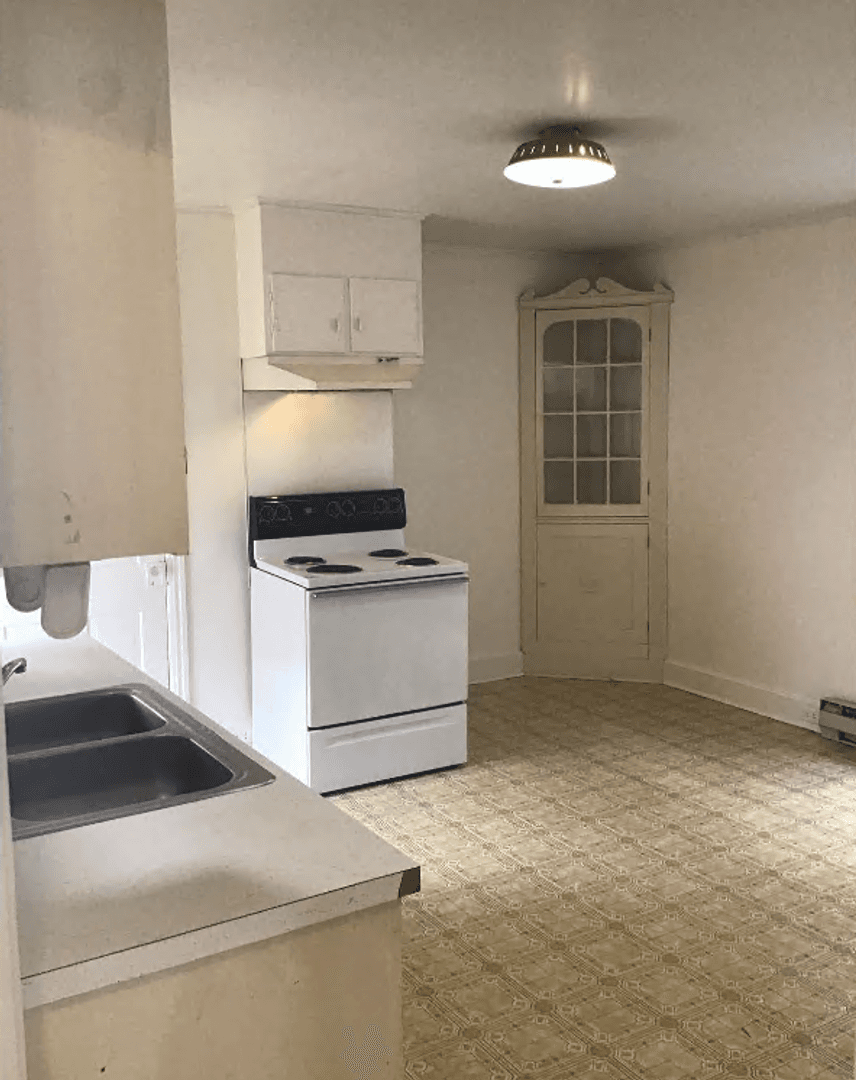 Chambersburg Apartment: 726 Lincoln Way East