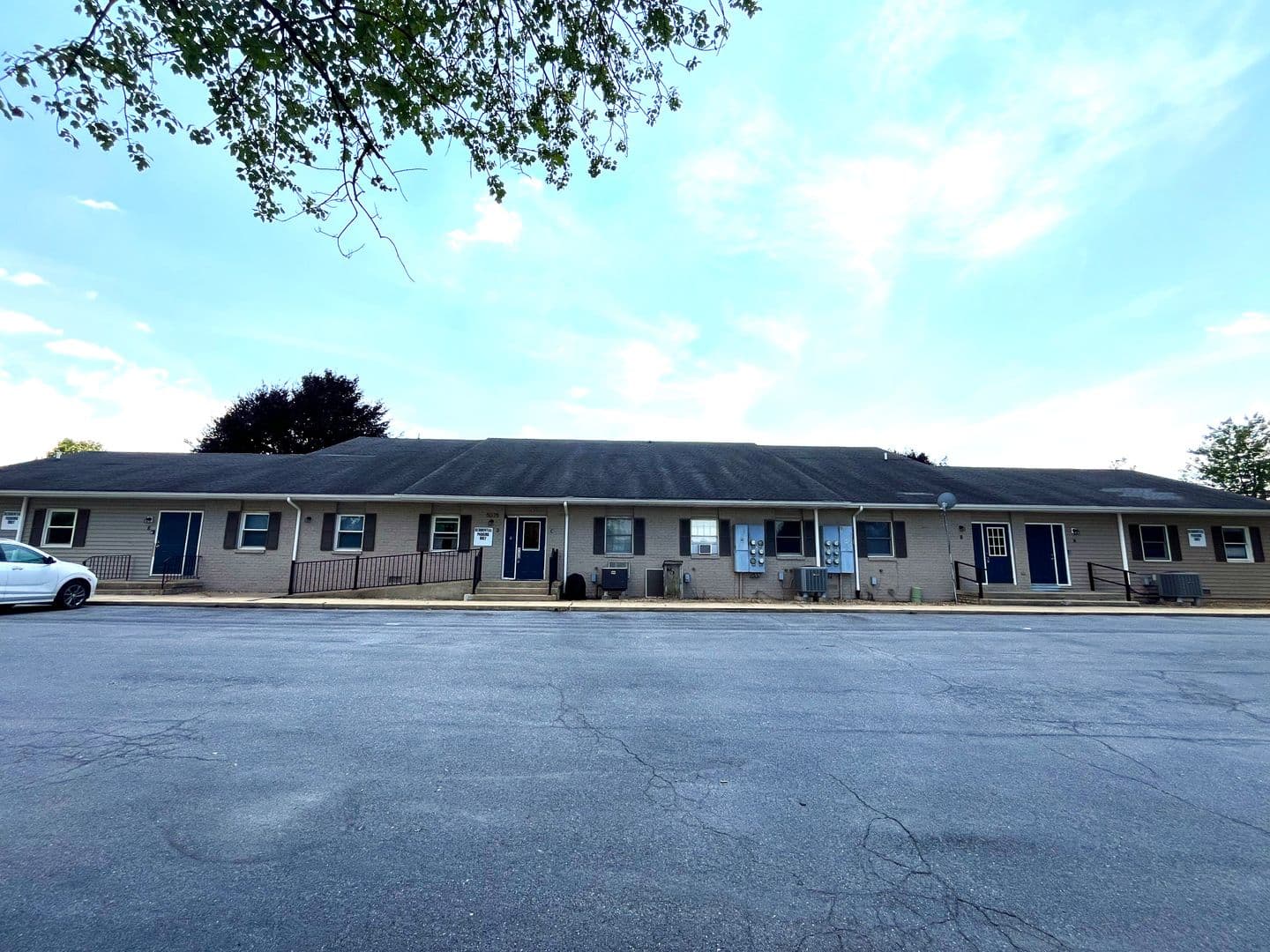 Fayetteville Apartment: 5075 Lincoln Way E