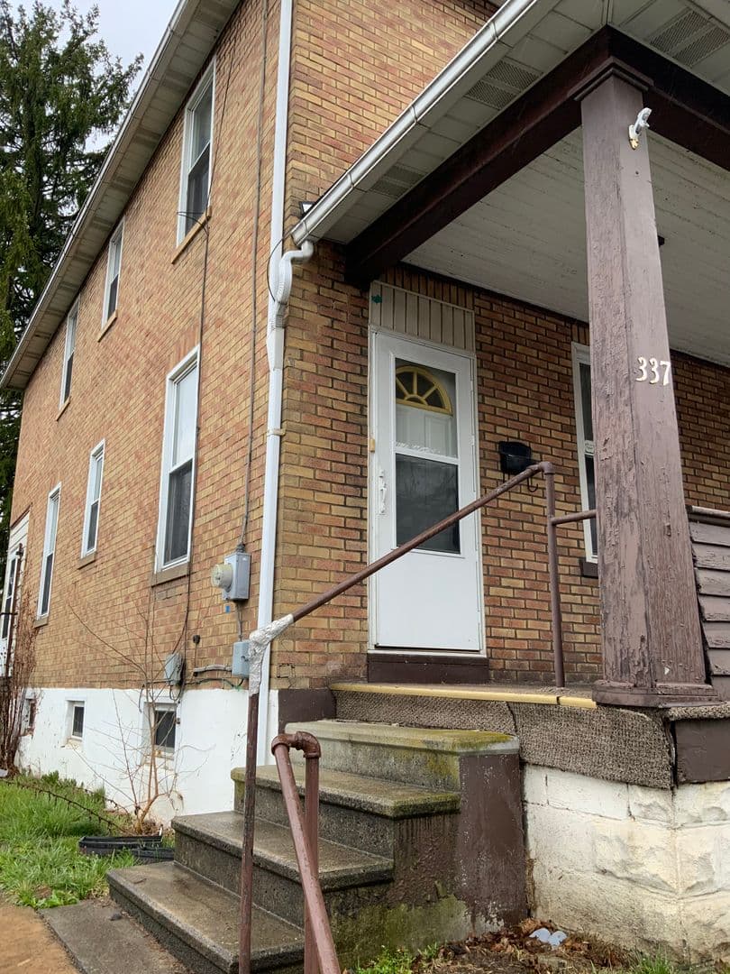 Johnstown House: 337 Decker Ave