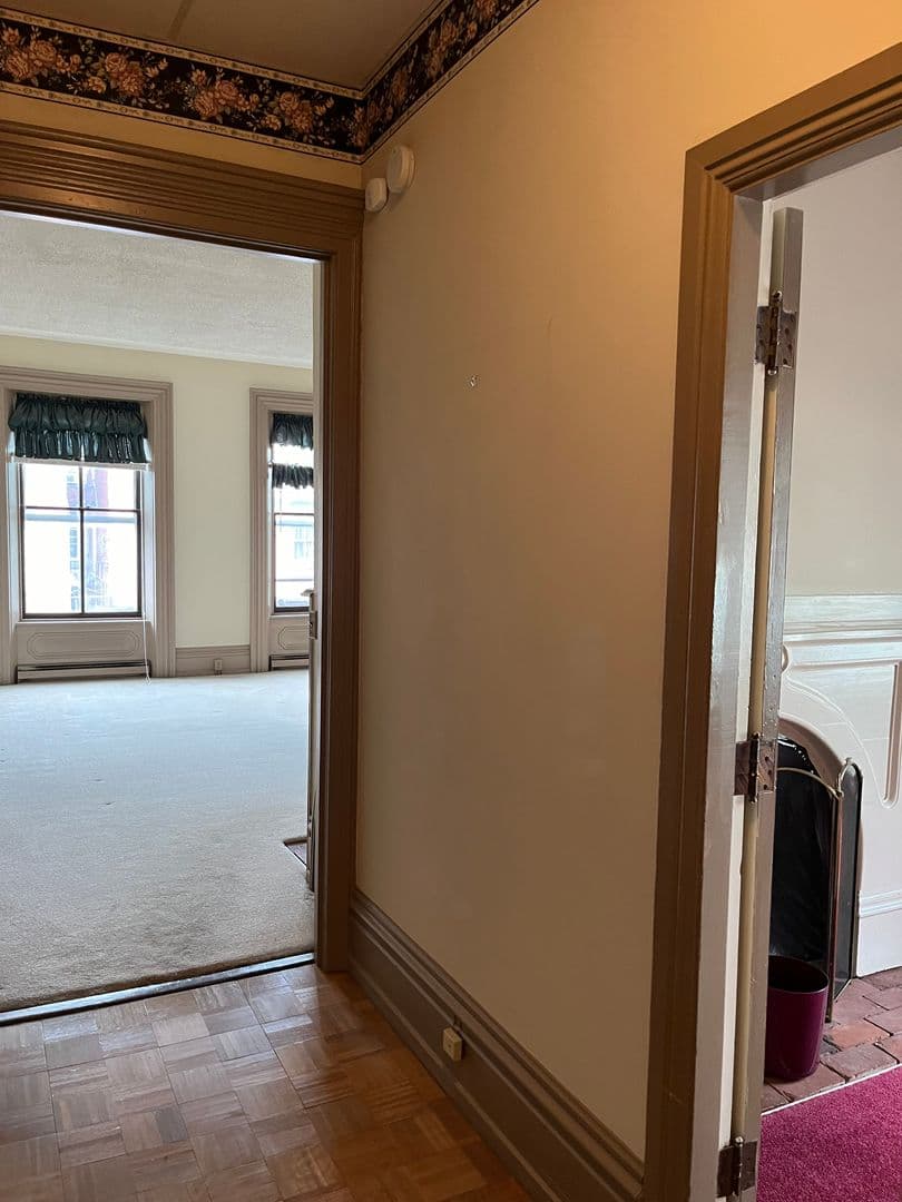 Chambersburg Apartment: 127 Lincoln Way W