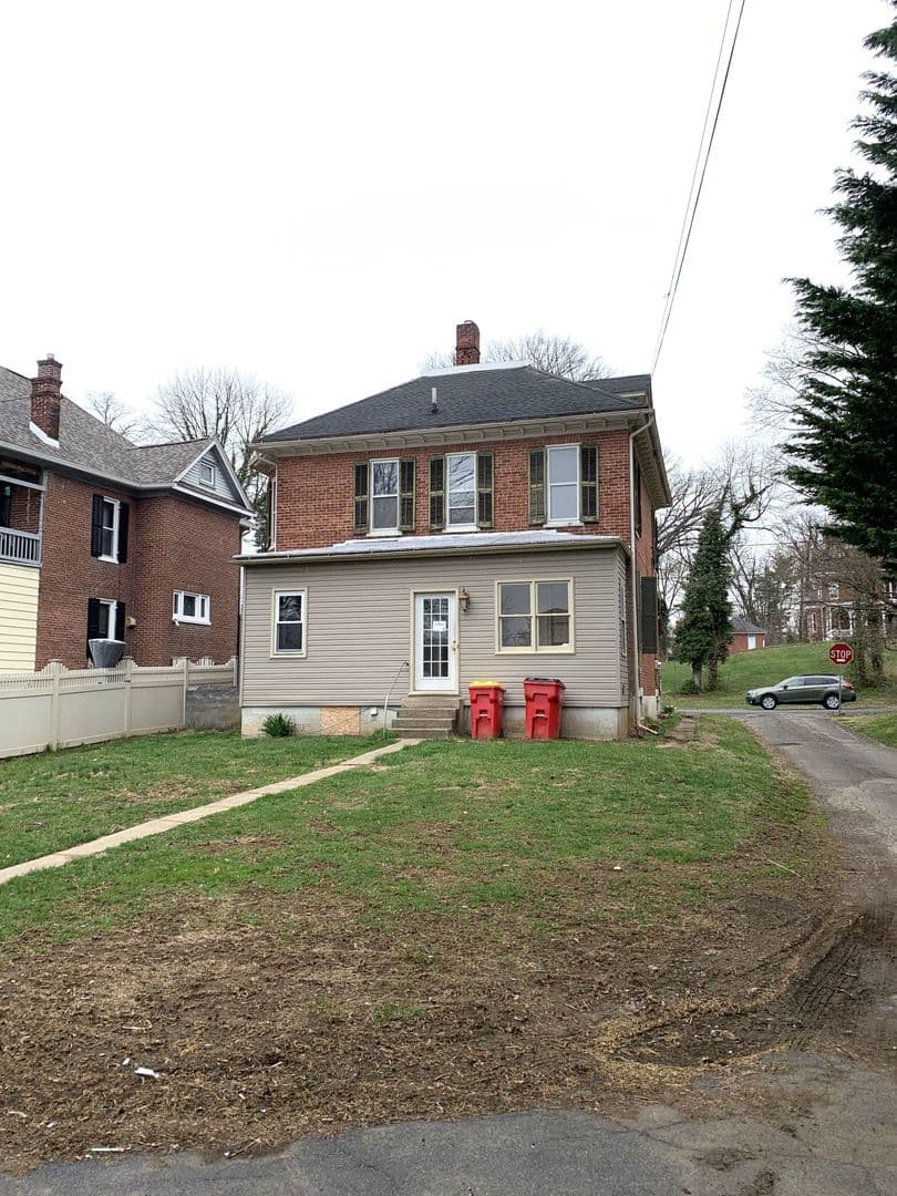 Shippensburg House: 218 N Prince St
