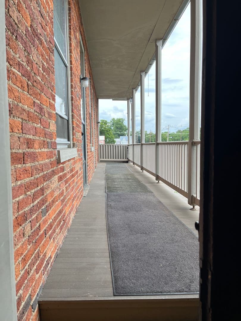 Chambersburg Apartment: 127 Lincoln Way W