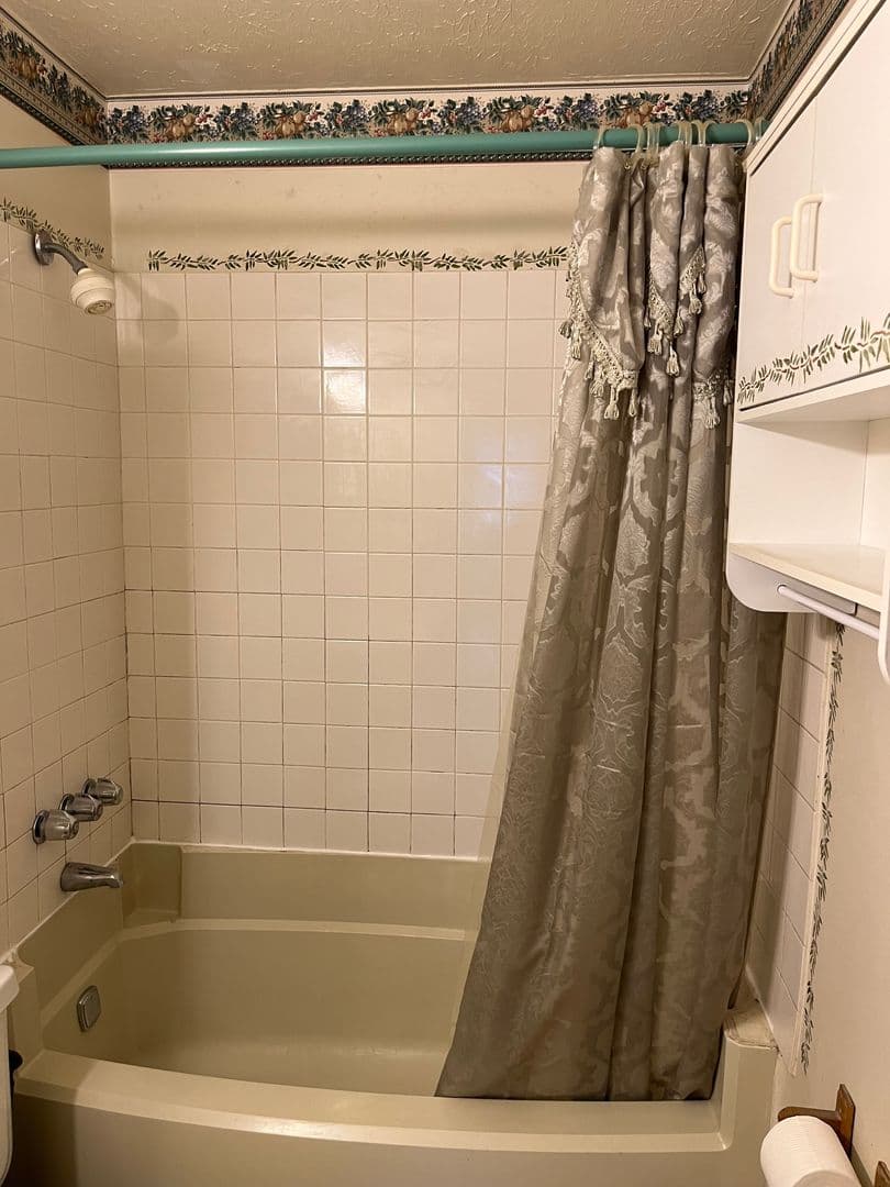 Chambersburg Apartment: 127 Lincoln Way W