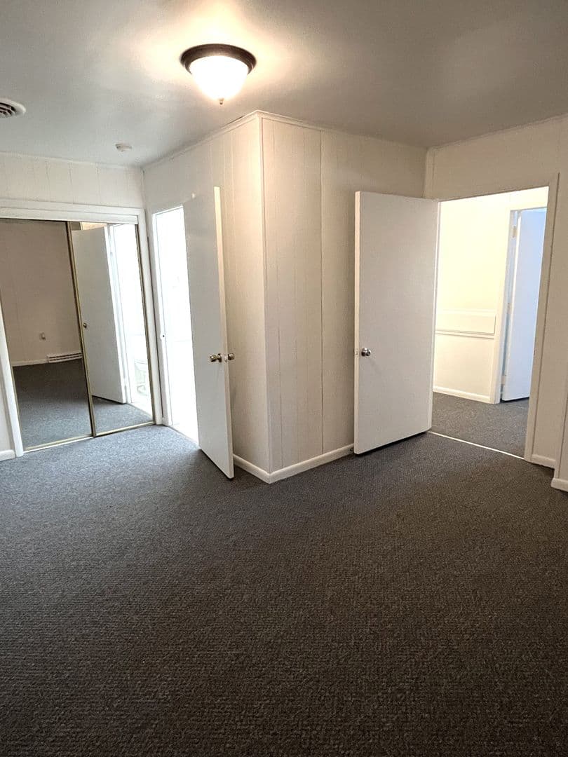 Fayetteville Apartment: 5075 Lincoln Way E