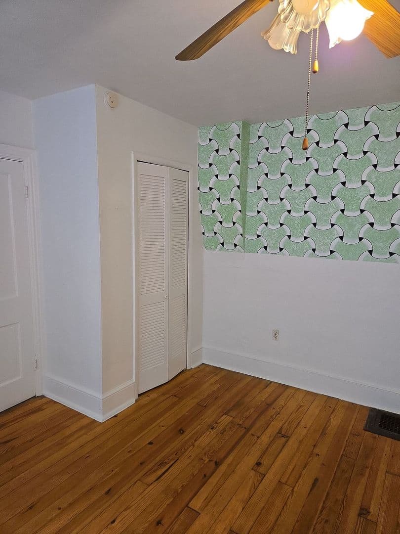 Chambersburg Apartment: 552 E King St