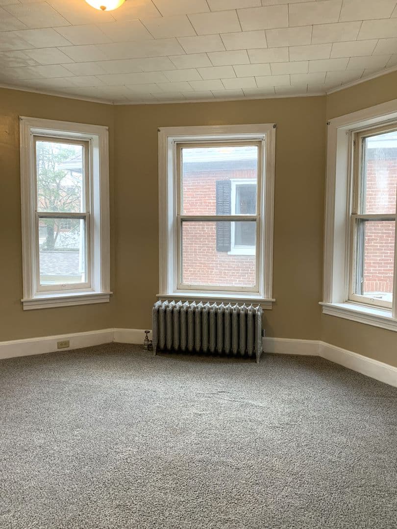 Shippensburg House: 218 N Prince St