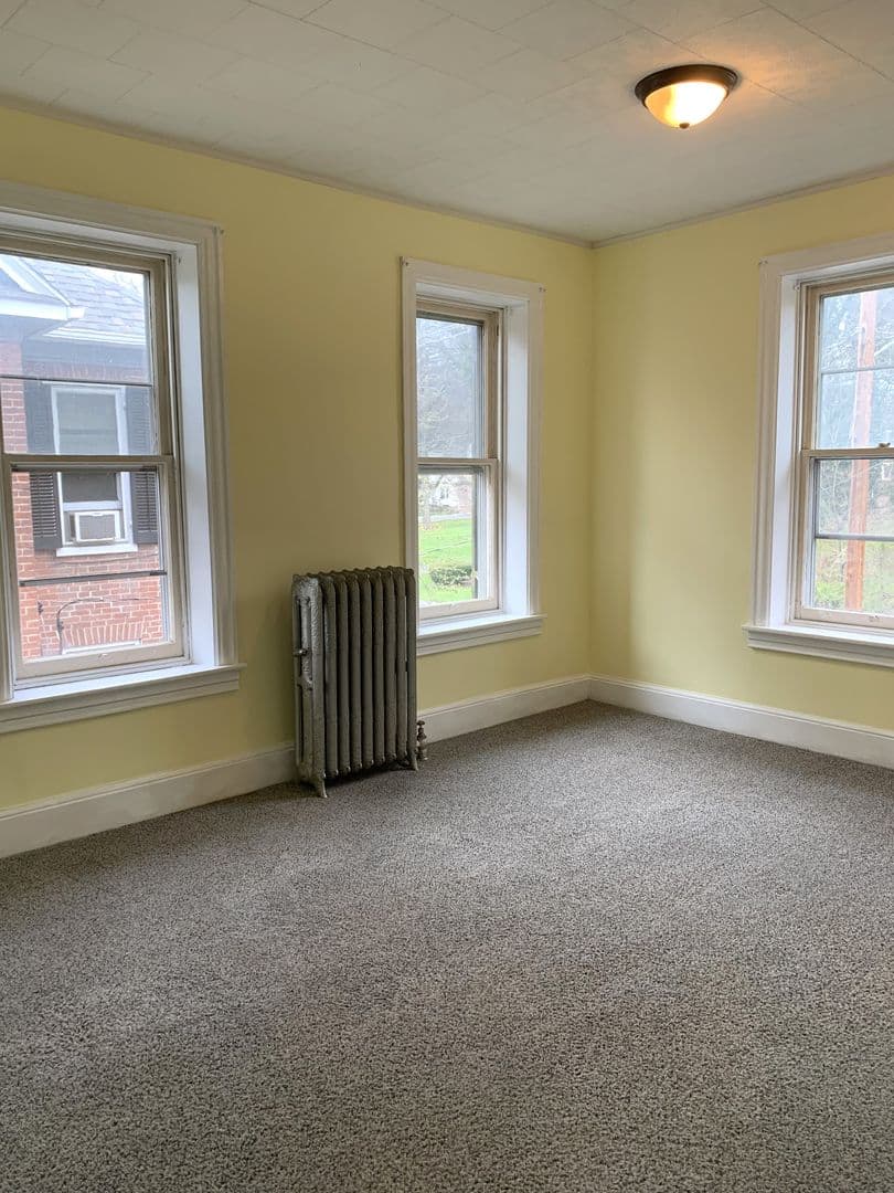 Shippensburg House: 218 N Prince St