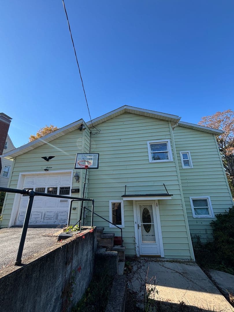 Johnstown House: 216 Leon st