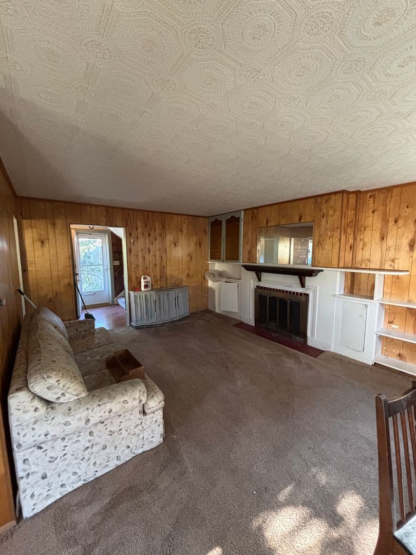 Johnstown House: 216 Leon st