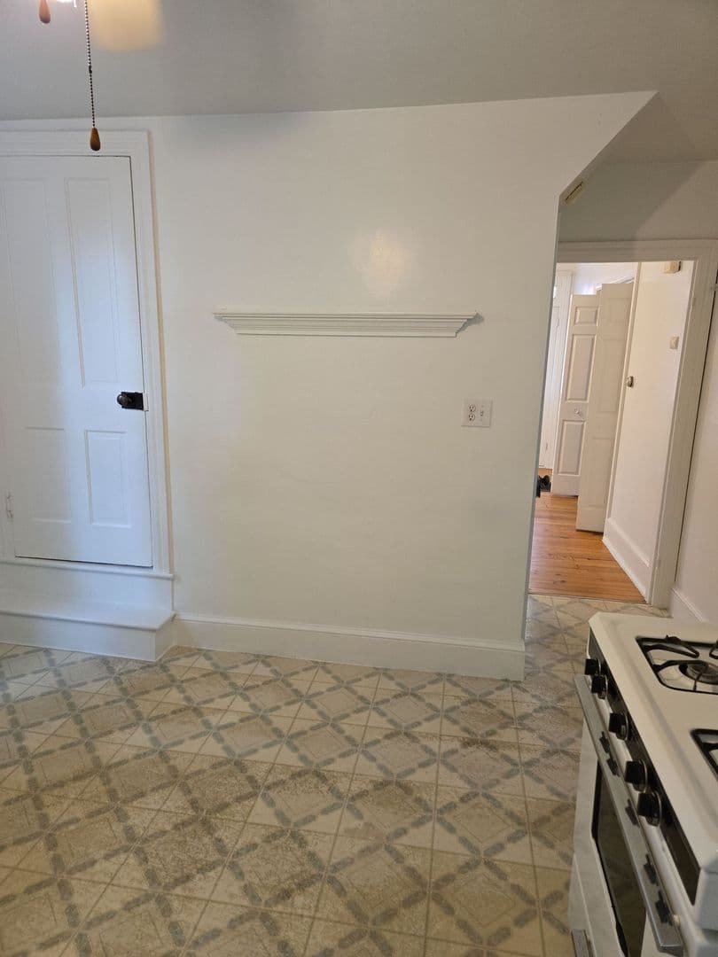 Chambersburg Apartment: 552 E King St