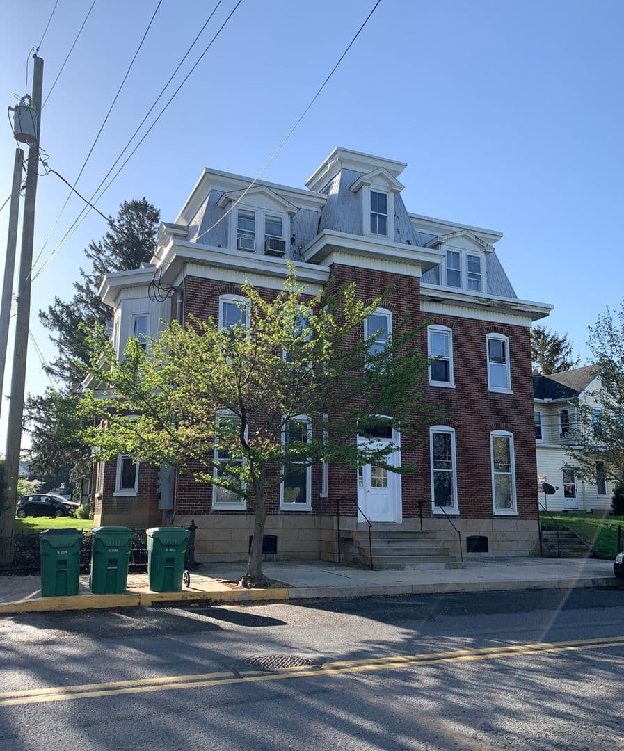 Greencastle Apartment: 138 S Carlisle St
