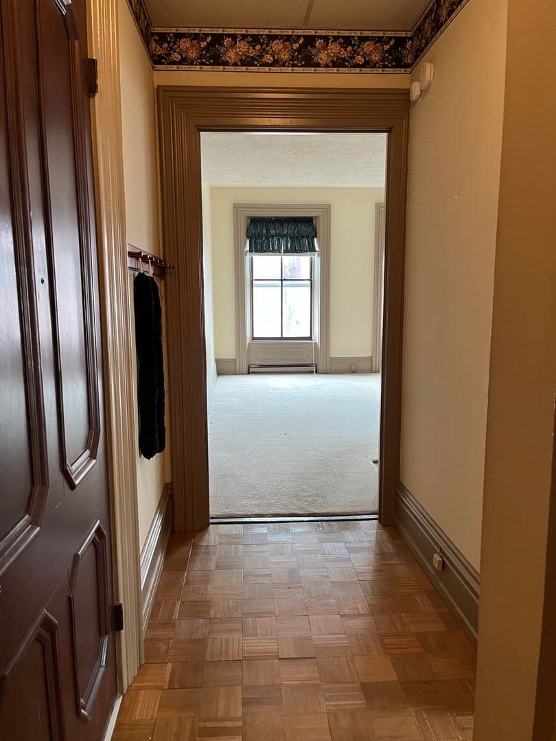 Chambersburg Apartment: 127 Lincoln Way W