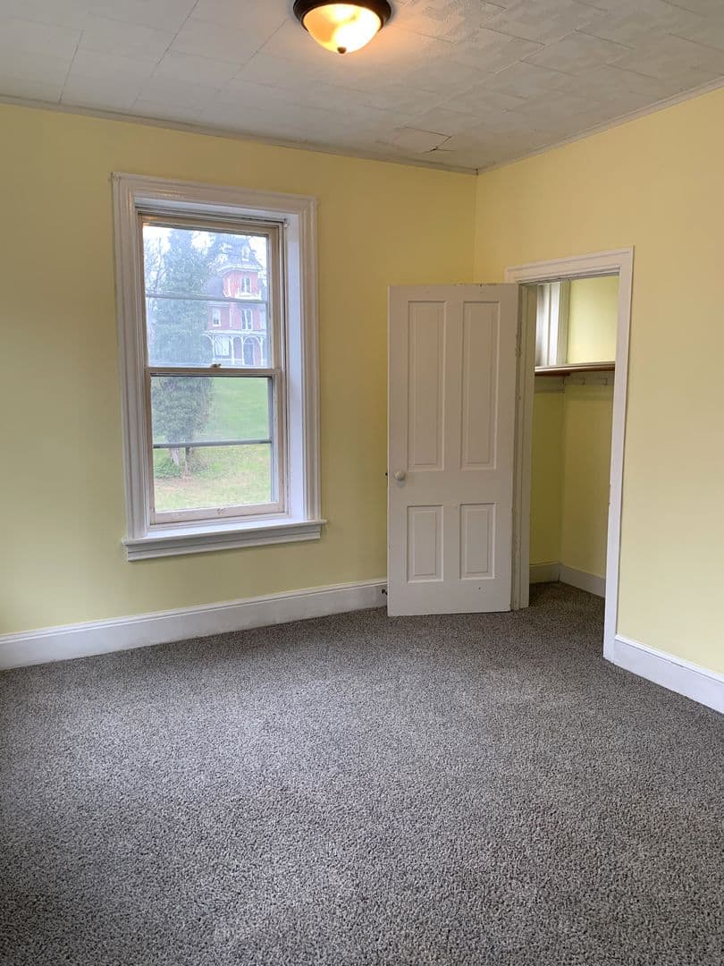 Shippensburg House: 218 N Prince St