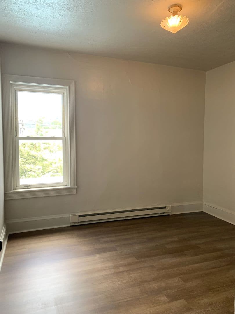 McConnellsburg Apartment: 204 Lincoln Way East