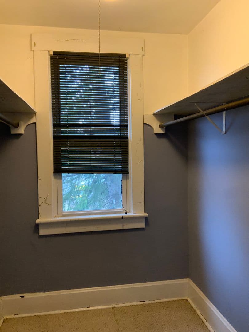 Johnstown House: 337 Decker Ave