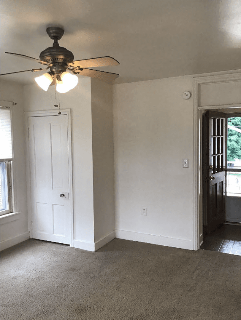 Chambersburg Apartment: 726 Lincoln Way East
