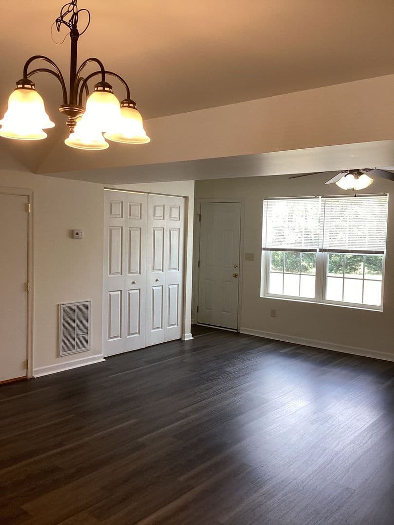 Chambersburg Apartment: 371-385 Lantern Ln