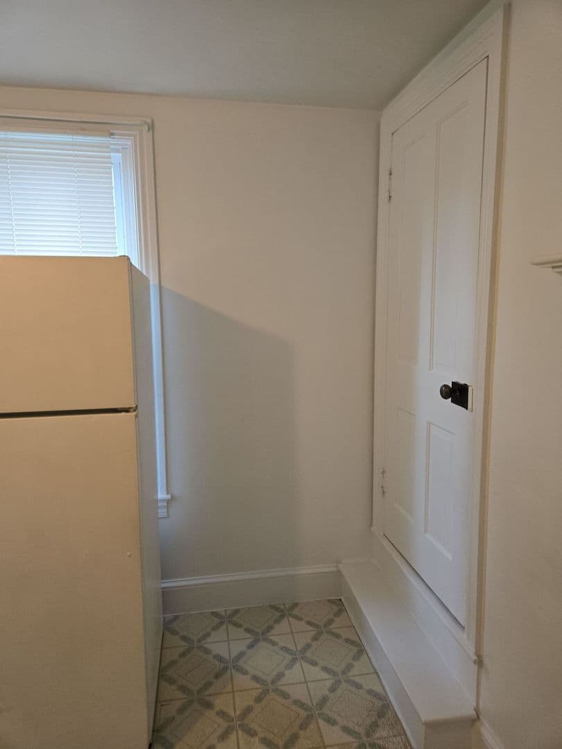 Chambersburg Apartment: 552 E King St