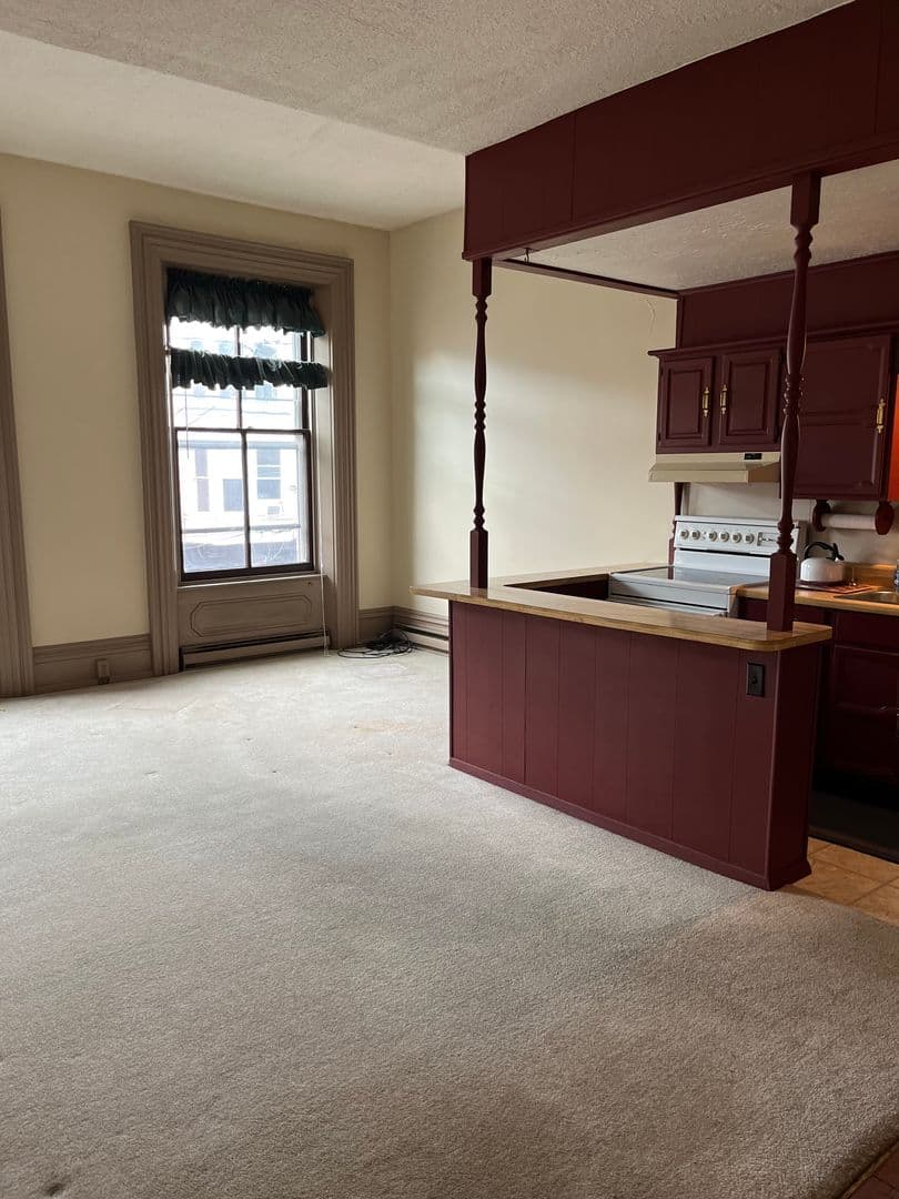 Chambersburg Apartment: 127 Lincoln Way W