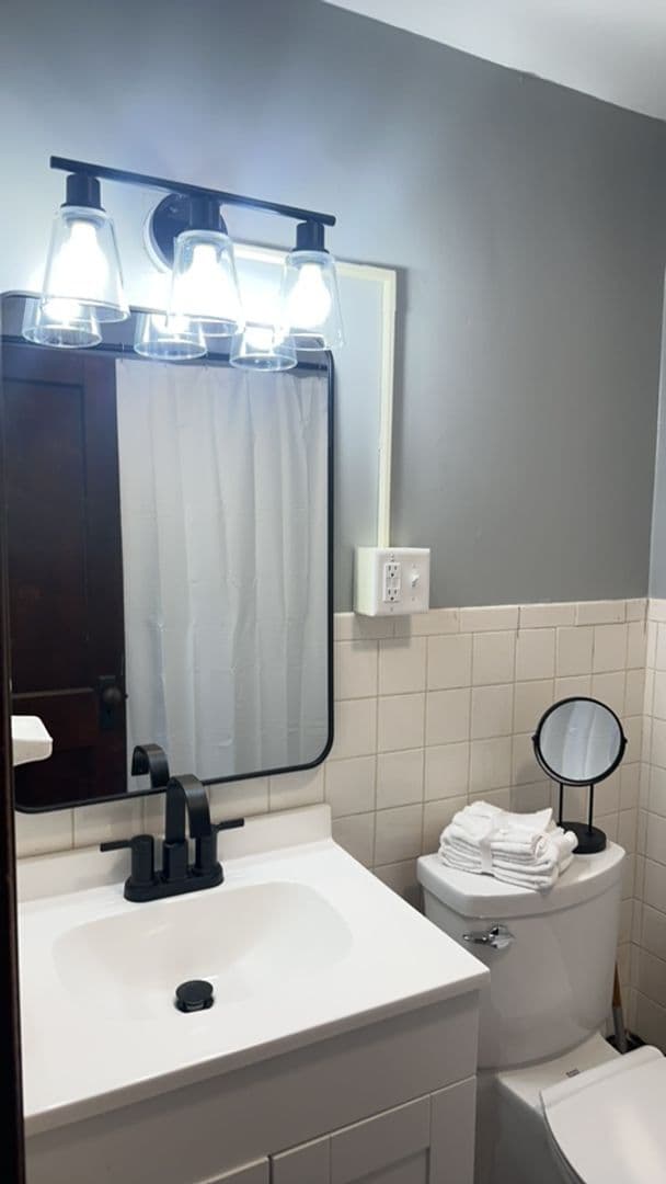Greencastle Apartment: 138 S Carlisle St