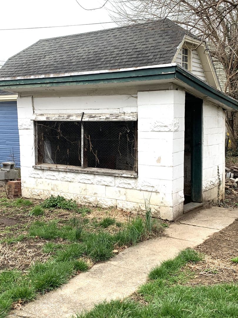Shippensburg House: 218 N Prince St