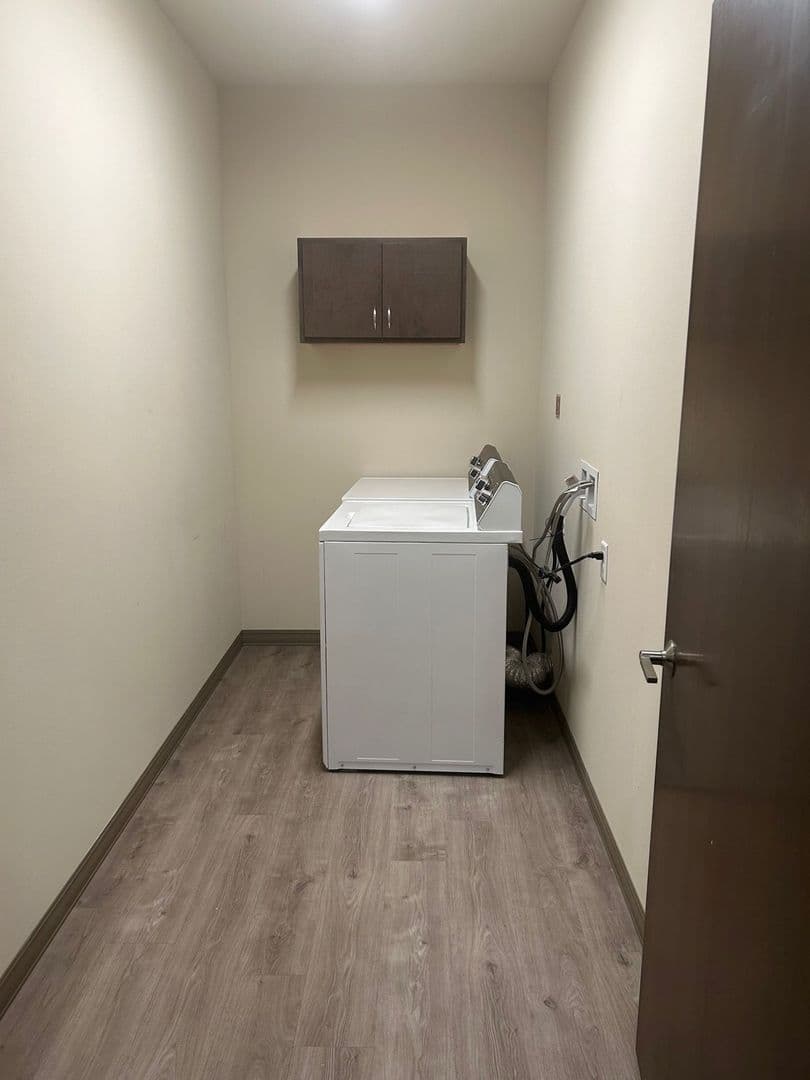 Madison Apartment: 5440 Congress Ave