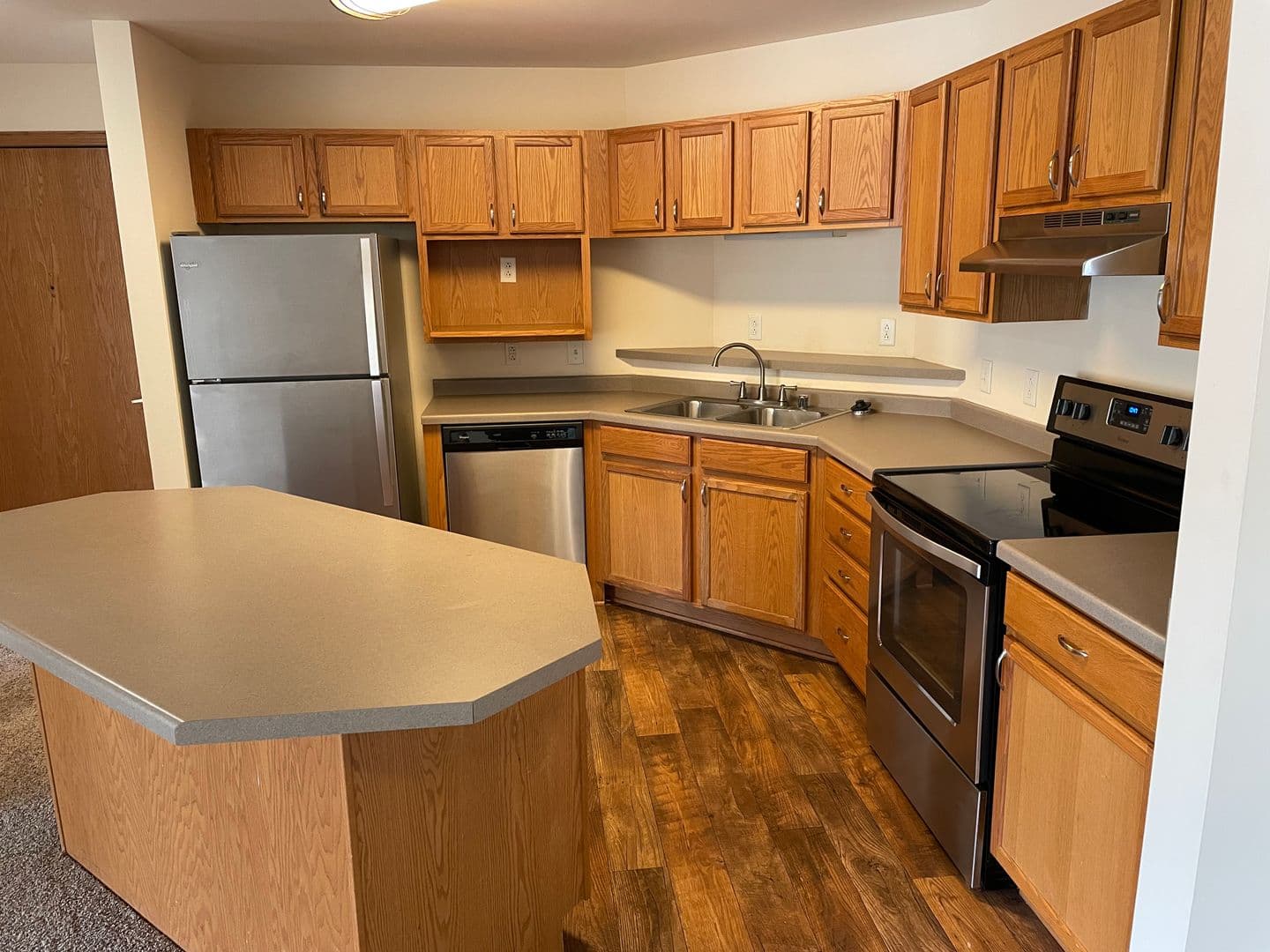 Madison Apartment: 925 Harrington Dr