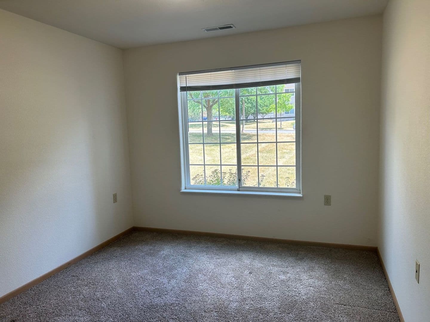 Madison Apartment: 5440 Congress Ave