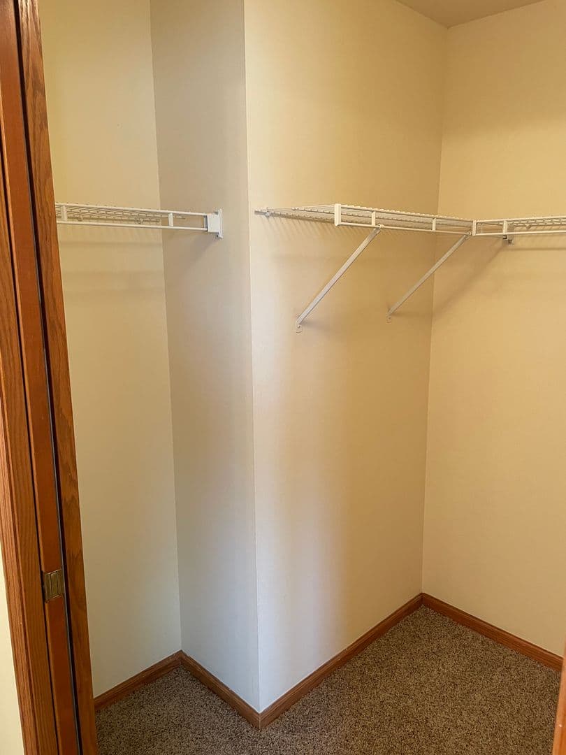 Madison Apartment: 925 Harrington Dr
