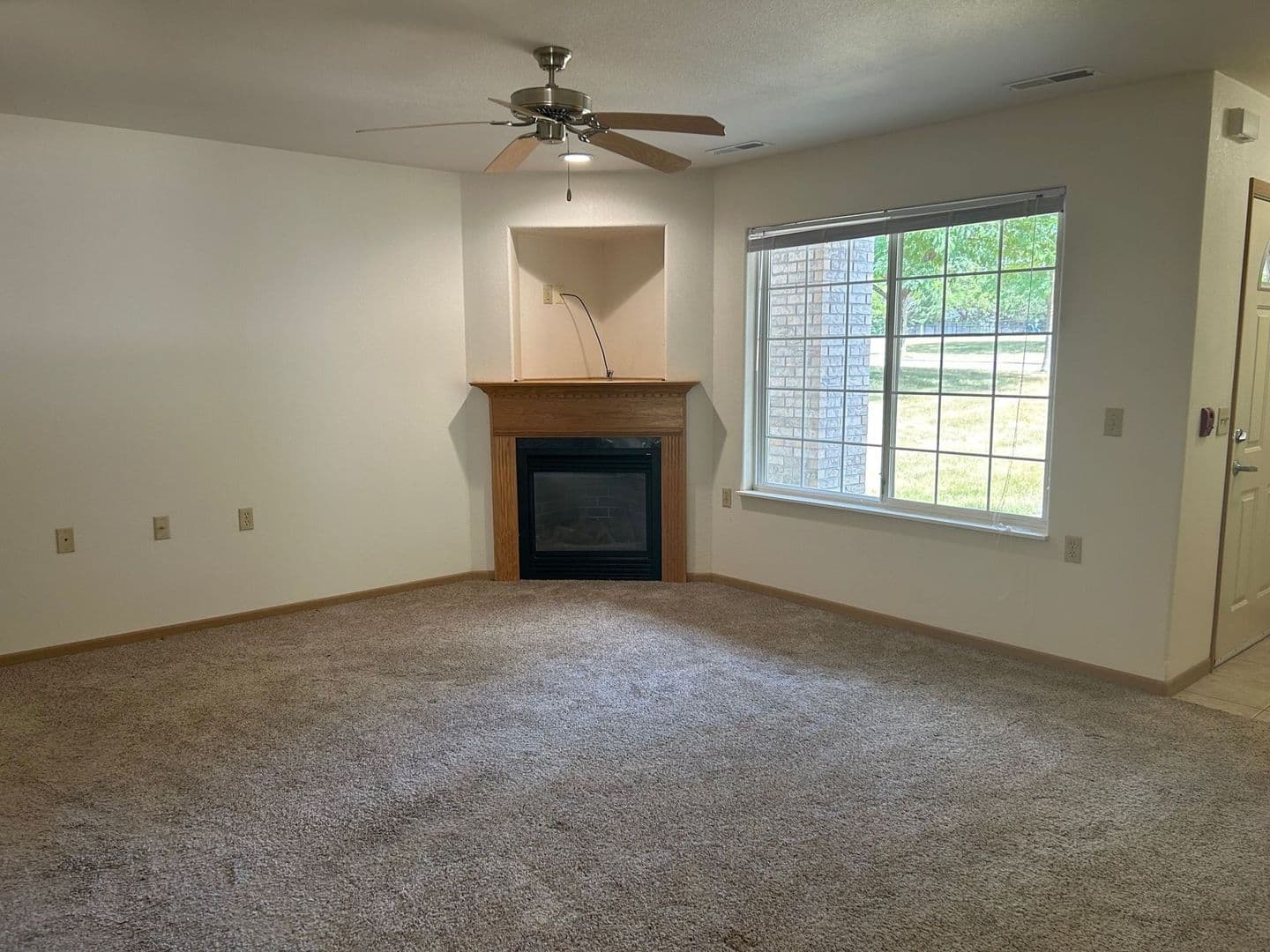 Madison Apartment: 5440 Congress Ave