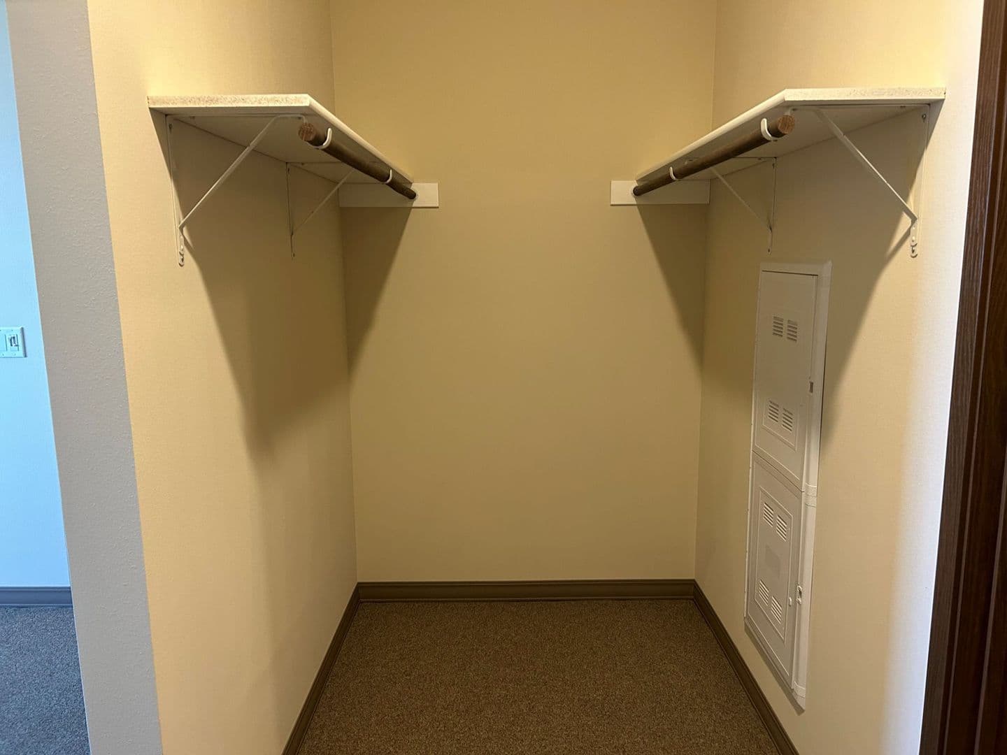 Madison Apartment: 5440 Congress Ave