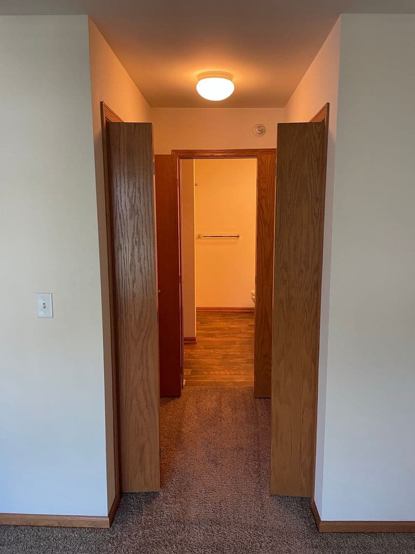 Madison Apartment: 925 Harrington Dr