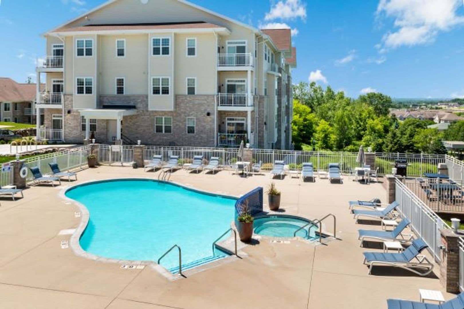 Madison Apartment: 5440 Congress Ave