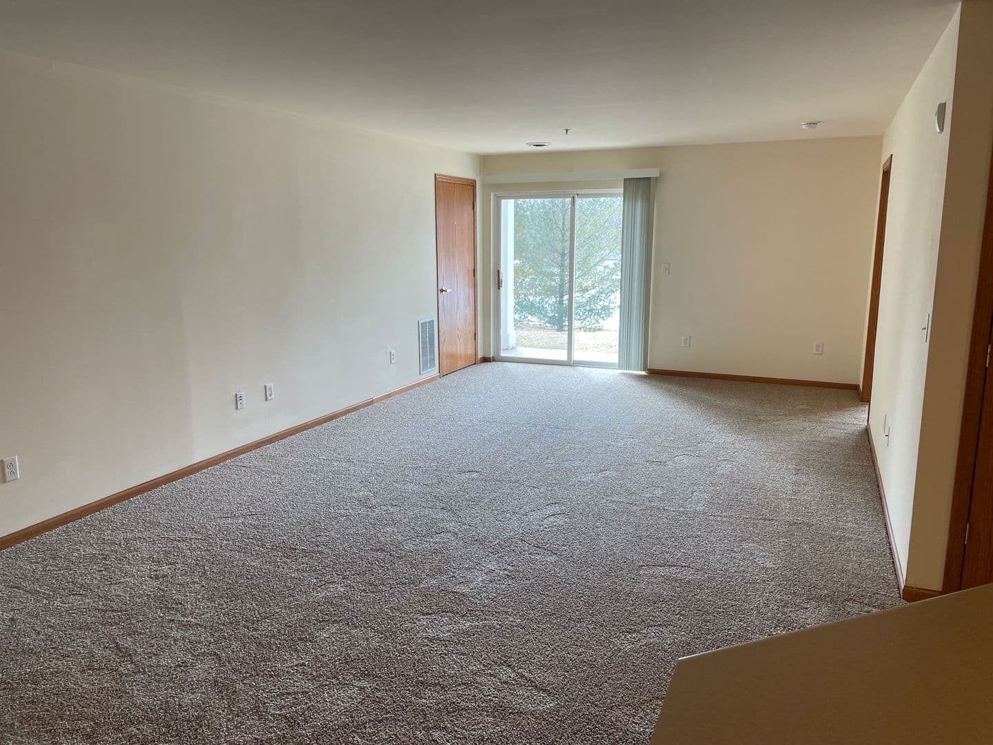 Madison Apartment: 925 Harrington Dr