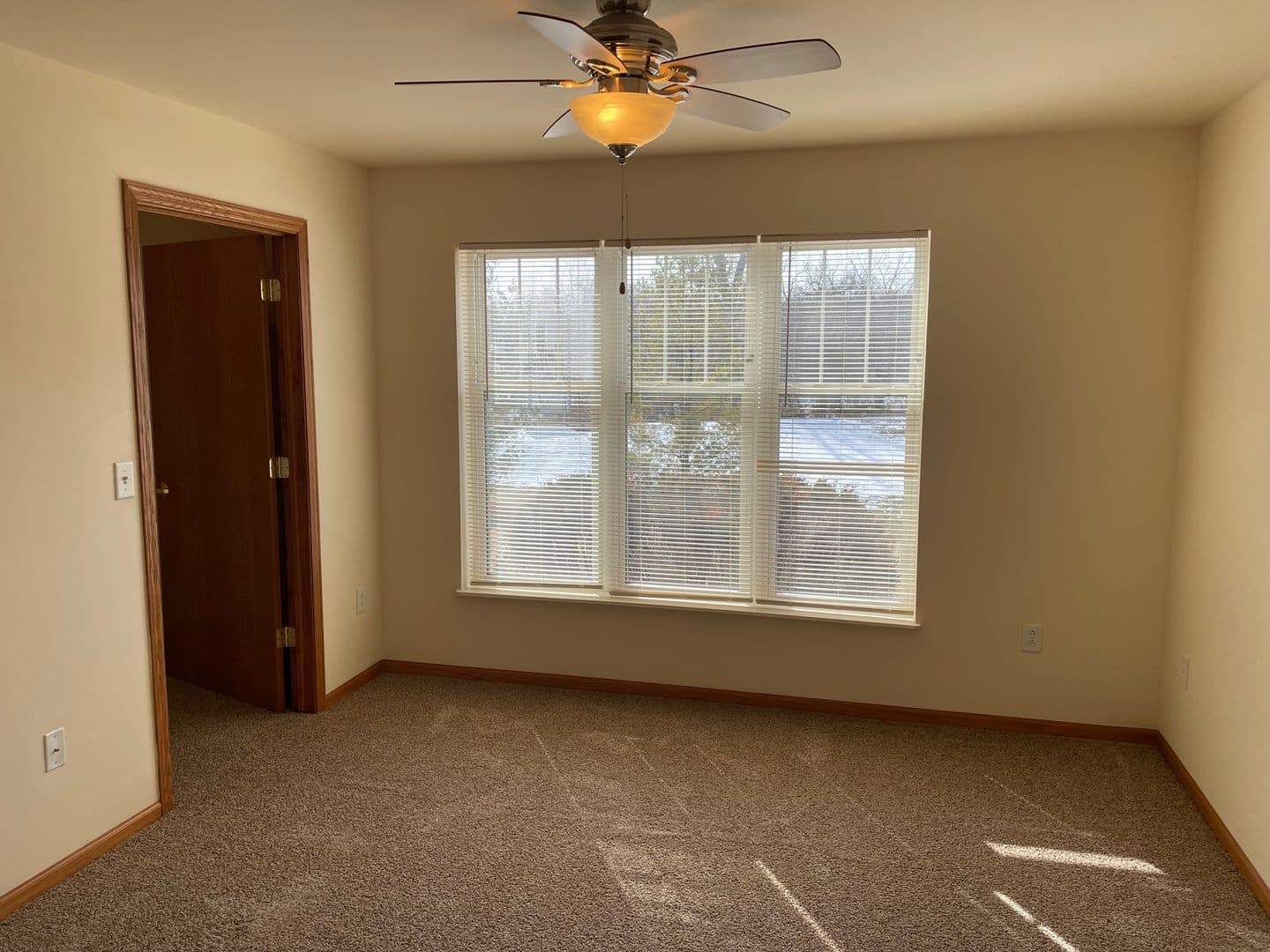 Madison Apartment: 925 Harrington Dr