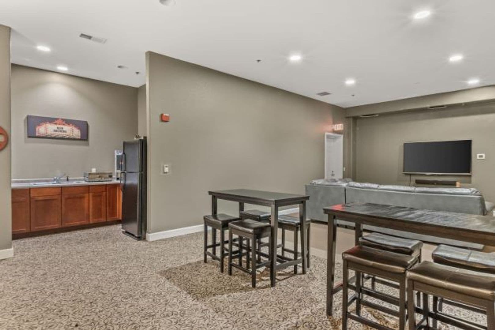 Madison Apartment: 5440 Congress Ave