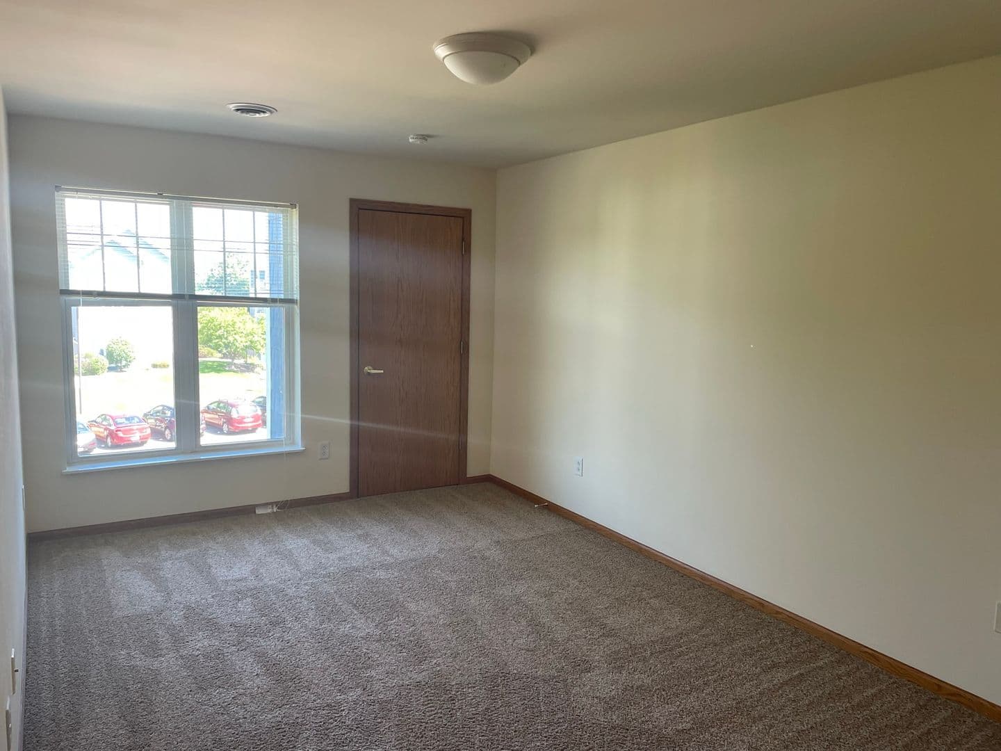 Madison Apartment: 925 Harrington Dr